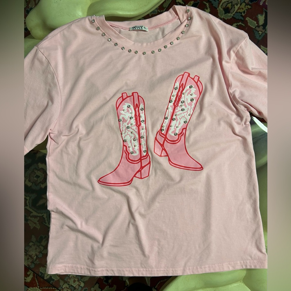 Cowgirl boot shirt size small
